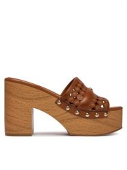 Guess Klapki FLJ2LL LEA04 Brązowy. Brązowe klapki Guess, z aplikacjami, ze skóry, bez obcasa, bez zapięcia. Za 639.99 zł.