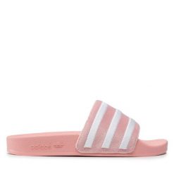 Klapki adidas. Czerwone klapki adidas, bez wzorów, sportowe, bez obcasa, bez zapięcia. Za 160.99 zł.