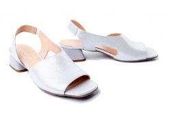 BIOECO BY ARKA 4148 2103 srebro, sandały damskie. Szare sandały Bioeco by Arka, bez wzorów, ze skóry, bez obcasa, na obcasie, bez zapięcia. Za 369.90 zł.