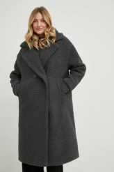 Answear Lab płaszcz damski kolor szary przejściowy oversize. Szare płaszcze Answear Lab, l, bez wzorów, klasyczne, bez kaptura. Za 589.99 zł.