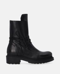 SKÓRZANE BOTKI DAMSKIE P008LEBLOBB036. Botki Venezia, bez wzorów, ze skóry, bez obcasa, bez zapięcia. Za 559.00 zł.