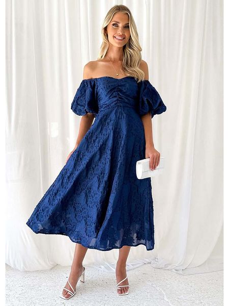 Tazga Sukienka w kolorze granatowym rozmiar: 38. Niebieskie sukienki Tazga, bez wzorów, bez kołnierzyka, bez ramiączek, maxi, rozkloszowane. Za 144.58 zł.