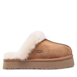 Kapcie Ugg. Brązowe kapcie UGG, bez wzorów. Za 509.99 zł.