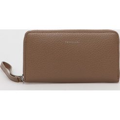 Trussardi portfel damski kolor brązowy. Brązowe portfele TRUSSARDI, bez wzorów, z materiału. Za 369.99 zł.