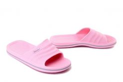 Axim 7KL24342 różowy, klapki damskie. Czerwone klapki Axim, bez wzorów, z tworzywa sztucznego, bez obcasa, bez zapięcia. Za 23.99 zł.