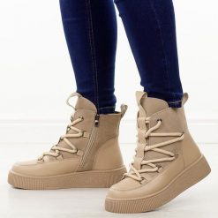 Beżowe skórzane botki damskie Cambell 52330. Brązowe botki Cambell, bez wzorów, z jeansu, eleganckie, z okrągłym noskiem, bez obcasa, na płaskiej podeszwie, bez zapięcia. W wyprzedaży za 239.20 zł.