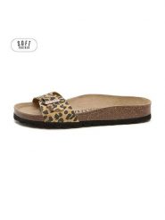 Teegu Klapki w kolorze beżowo-brązowym rozmiar: 36. Brązowe klapki teegu, bez wzorów, klasyczne, z otwartym noskiem, bez obcasa, bez zapięcia. Za 130.99 zł.