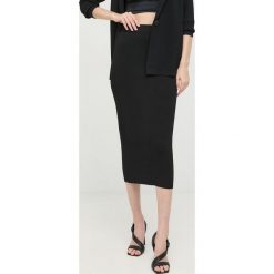 Armani Exchange spódnica 6LYN1B.YMH6Z kolor czarny midi prosta. Czarne spódnice Armani Exchange, na co dzień, l, bez wzorów, z dzianiny, midi, proste. Za 559.99 zł.