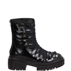 LAKIEROWANE BOTKI 1062-02 BLACK. Czarne botki Venezia, bez wzorów, z lakierowanej skóry, bez obcasa, bez zapięcia. Za 319.00 zł.