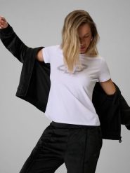 4F T-shirt slim z nadrukiem damski - biały M. Białe t-shirty 4f, m, bez wzorów, z bawełny, bez kołnierzyka, bez ramiączek. Za 69.99 zł.