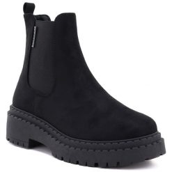 Botki damskie zamszowe sztyblety na platformie czarne Big Star UU274858. Czarne botki BIG STAR, bez wzorów, ze skóry, retro, bez obcasa, na platformie, bez zapięcia. Za 179.99 zł.