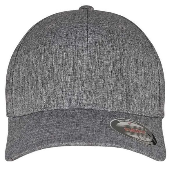 Lekka Czapka Z Daszkiem Heather. Szare czapki z daszkiem FLEXFIT, bez wzorów, z elastanu. Za 89.99 zł.