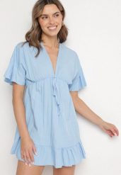Jasnoniebieska Nietoperzowa Sukienka z Wiskozą o Rozkloszowanym Kroju z Falbanką Tullimi. Niebieskie sukienki Born2be, na co dzień, uniwersalny, bez wzorów, z wiskozy, eleganckie, bez kołnierzyka, bez ramiączek, mini, kopertowe. Za 69.99 zł.