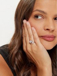 Guess Pierścionek JUBR04 418JW Srebrny. Szare pierścionki Guess, srebrne. Za 219.99 zł.