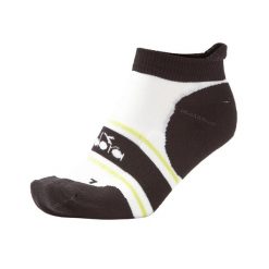 Skarpety damskie DIADORA L. SOCKS. Białe skarpetki Diadora, bez wzorów. Za 19.99 zł.