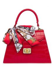 ORE10 Skórzana torebka "Sonos" w kolorze czerwonym - 28 x 21 x 10 cm rozmiar: onesize. Czerwone torebki klasyczne ORE10, bez wzorów, z materiału, przez ramię, bez dodatków. Za 304.99 zł.