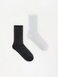 Skarpetki z metalizowaną nicią 2 pack - czarny. Czarne skarpetki Reserved, bez wzorów. Za 29.99 zł.
