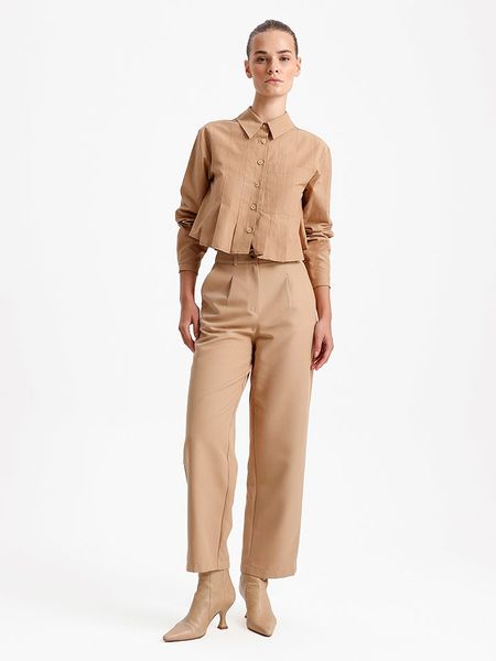 BGN Spodnie w kolorze beżowym rozmiar: 36. Brązowe spodnie materiałowe BGN, bez wzorów, z materiału, z podwyższonym stanem. Za 82.83 zł.