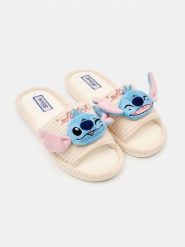 Kapcie z aplikacjami 3D Stitch - błękitny. Niebieskie kapcie Sinsay, z aplikacjami. Za 29.99 zł.