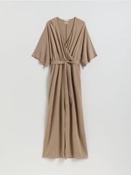 Kombinezon z modalem - beżowy. Brązowe kombinezony Reserved, l, bez wzorów, z dzianiny, klasyczne, bez kołnierzyka, bez ramiączek. Za 139.99 zł.