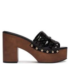 Klapki Guess. Czarne klapki Guess, z aplikacjami, bez obcasa, bez zapięcia. Za 639.99 zł.