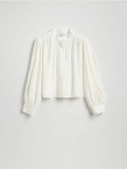 Koszula z modalu - złamana biel. Koszule Reserved, l, bez wzorów, bez kołnierzyka, bez ramiączek. Za 129.99 zł.