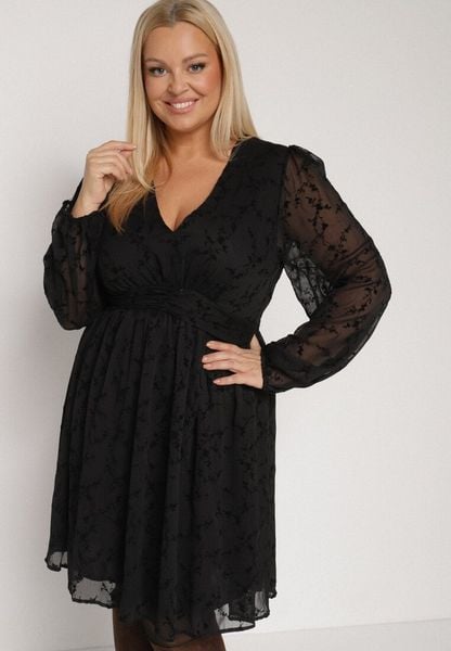 Czarna Rozkloszowana Sukienka z Siateczki z Kwiatowym Wzorem Vidnessa. Czarne sukienki Born2be, na co dzień, plus size, bez wzorów, z poliesteru, klasyczne, bez kołnierzyka, plus size, bez ramiączek, rozkloszowane. Za 149.99 zł.