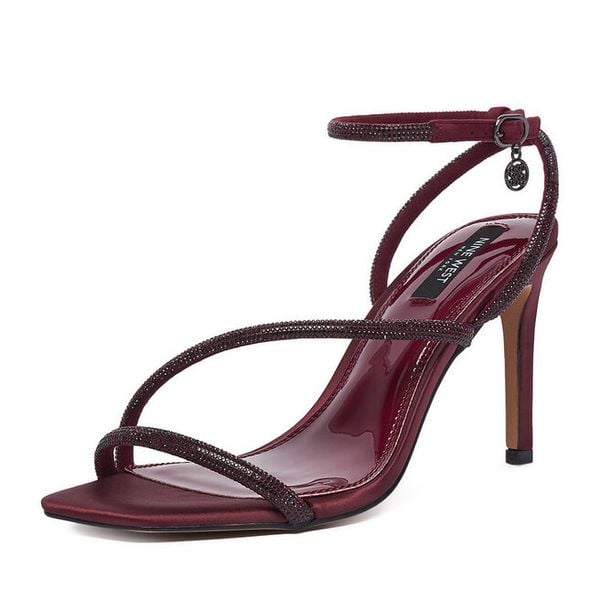 Sandały Nine West. Czerwone sandały Nine West, bez wzorów, bez obcasa, na szpilce, bez zapięcia. Za 249.99 zł.
