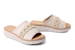 RIEKER 69278-60 beige, klapki damskie. Brązowe klapki Rieker, bez wzorów, bez obcasa, bez zapięcia. Za 299.90 zł.