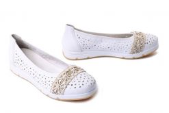 RIEKER L3062-80 white, baleriny damskie. Białe baleriny Rieker, w ażurowe wzory, bez obcasa, bez zapięcia. Za 299.90 zł.