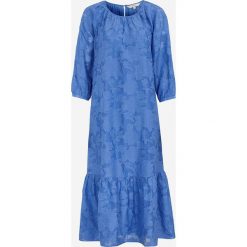 Sukienka we wzorze żakardowym. Niebieskie sukienki Cellbes, bez wzorów, z tkaniny, eleganckie, bez kołnierzyka, bez ramiączek. Za 349.00 zł.