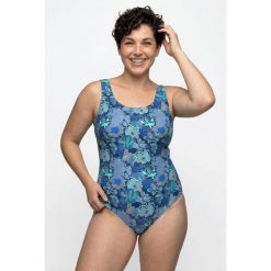Damskie Strój kąpielowy kwiaty bez miękkich miseczek pas pod biustem. Niebieskie stroje jednoczęściowe Ulla Popken, bez wzorów, z elastanu, sportowe. Za 199.99 zł.