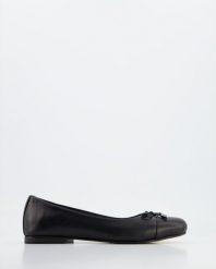 BALERINY DAMSKIE E117 BLACK. Czarne baleriny Venezia, bez wzorów, ze skóry, bez obcasa, bez zapięcia. Za 159.00 zł.