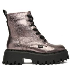 Trzewiki Buffalo. Szare botki Buffalo, bez wzorów, bez obcasa, na płaskiej podeszwie, bez zapięcia. Za 249.99 zł.