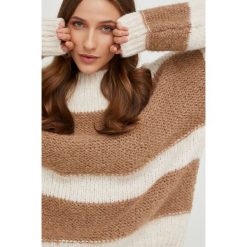 Answear Lab sweter z wełną damski kolor beżowy ciepły. Brązowe swetry Answear Lab, m, bez wzorów, z wełny, bez ramiączek. Za 249.99 zł.