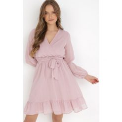 Różowa Sukienka Pronestra. Czerwone sukienki Born2be, m, bez wzorów, z materiału, eleganckie, bez kołnierzyka, bez ramiączek, mini, kopertowe. W wyprzedaży za 93.49 zł.