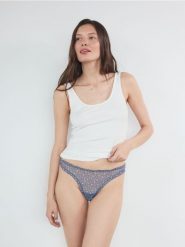 Siateczkowe majtki stringi 3 pack - niebieski. Niebieskie stringi Reserved, bez wzorów. Za 59.99 zł.