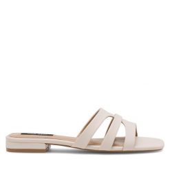 Klapki Nine West. Brązowe klapki Nine West, bez wzorów, bez obcasa, bez zapięcia. Za 179.99 zł.