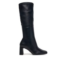 Kozaki Steve Madden. Czarne kozaki Steve Madden, bez wzorów, bez obcasa, na płaskiej podeszwie, bez zapięcia. Za 599.99 zł.