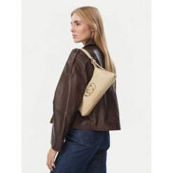 Torebka LOVE MOSCHINO. Brązowe torebki klasyczne Love Moschino, bez wzorów, klasyczne, bez dodatków. Za 729.99 zł.