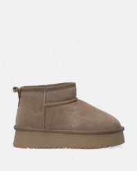 BRĄZOWE ŚNIEGOWCE NA PLATFORMIE G060SUBEOBB006. Brązowe botki Venezia, bez wzorów, ze skóry, bez obcasa, na platformie, bez zapięcia. Za 299.00 zł.