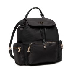 Plecak Guess. Czarne plecaki Guess, z aplikacjami, bez dodatków. Za 399.99 zł.
