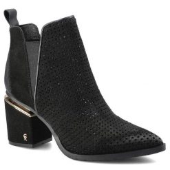 Czarne Botki Carinii Damskie Stylowe Obuwie. Czarne botki Carinii, w ażurowe wzory, z gumy, boho, bez obcasa, na obcasie, bez zapięcia. Za 339.00 zł.