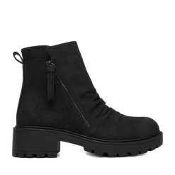Botki Clara Barson. Czarne botki Clara Barson, bez wzorów, bez obcasa, na płaskiej podeszwie, bez zapięcia. Za 169.99 zł.