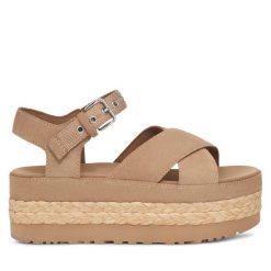 Sandały Ugg. Brązowe sandały UGG, bez wzorów, bez obcasa, na koturnie, bez zapięcia. Za 639.99 zł.
