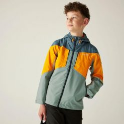 Kurtka turystyczna przeciwdeszczowa Highton. Szare kurtki przeciwdeszczowe Regatta, s, bez wzorów, z tkaniny, bez kaptura, trekkingowe. W wyprzedaży za 89.99 zł.