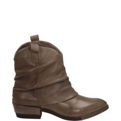 KOWBOJKI Z WYWIJANĄ CHOLEWKĄ 1604 PELLE GRAFI. Botki Venezia, bez wzorów, ze skóry, bez obcasa, bez zapięcia. Za 399.00 zł.