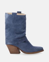 Niebieskie kowbojki z haftem E017SUBUOBB055. Niebieskie botki Venezia, bez wzorów, ze skóry, bez obcasa, bez zapięcia. Za 899.00 zł.