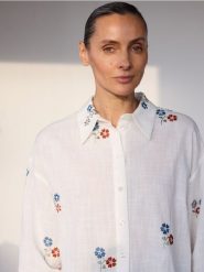 Koszula z haftowanym wzorem - wielobarwny. Koszule Reserved, l, bez wzorów, z bawełny, bez kołnierzyka, bez ramiączek. Za 139.99 zł.