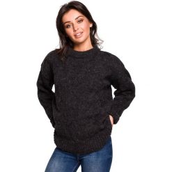 Sweter damski wełniany luźny fason ciepły puszysty czarny. Czarne swetry BE Knit, na zimę, l, bez wzorów, z poliakrylu, klasyczne, bez ramiączek. Za 215.00 zł.